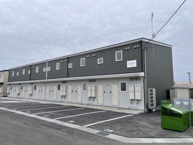 三沢駅よりバス30分 徒歩6分 築2年2ヶ月 2階建の賃貸物件