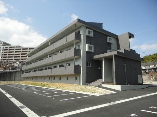 池田駅より徒歩9分 築13年2ヶ月 5階建の賃貸物件