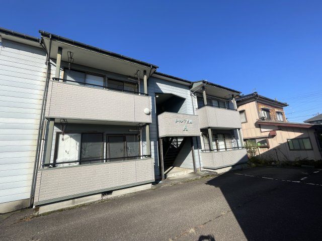 東三条駅より徒歩23分 築29年9ヶ月 2階建の賃貸物件