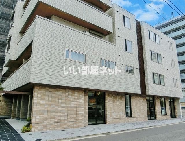 鶴見駅より徒歩3分 築4年11ヶ月 4階建の賃貸物件