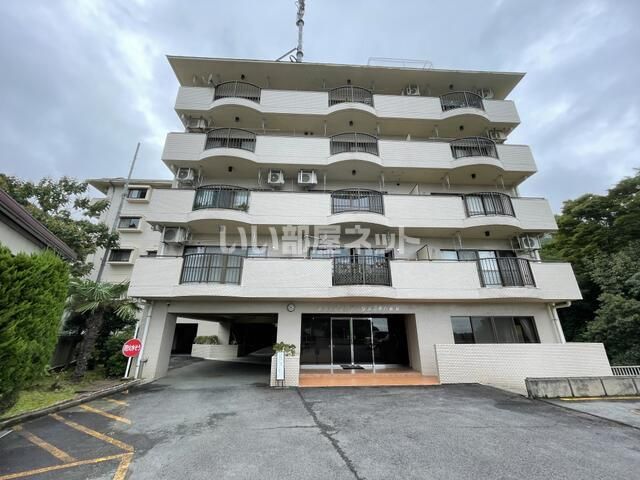 湯河原駅よりバス13分 徒歩1分 築35年9ヶ月 6階建の賃貸物件