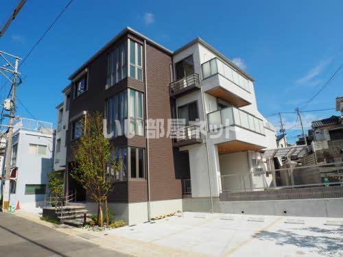 長崎駅より徒歩14分 築7年7ヶ月 3階建の賃貸物件