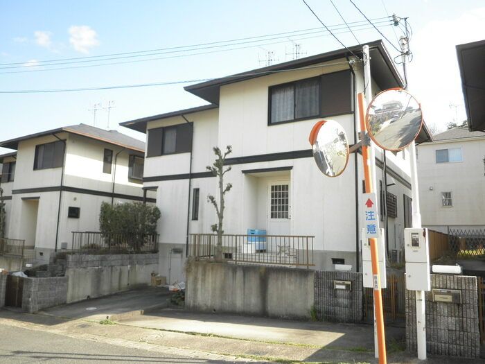 高の原駅より徒歩20分 築35年2ヶ月 2階建の賃貸物件