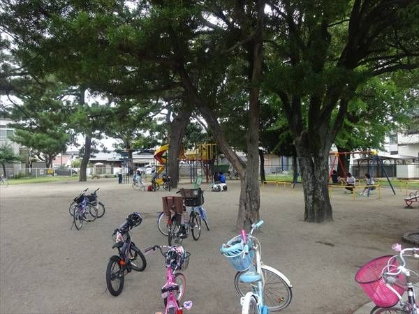 近くに施設あり