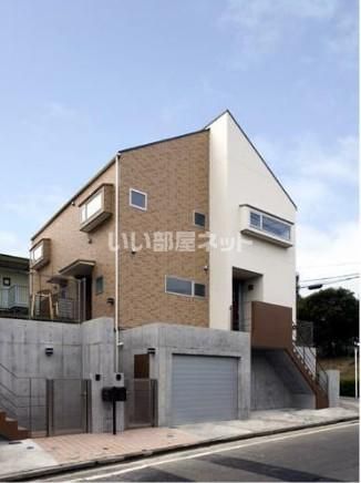 あざみ野駅より徒歩9分 築17年3ヶ月 2階建の賃貸物件