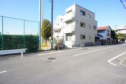 武蔵小杉駅より徒歩16分 築9年1ヶ月 3階建の賃貸物件