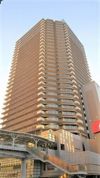 横浜ヘリオスタワーの外観