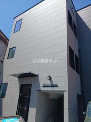 River bankの外観画像