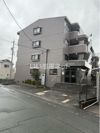 ユトリロ市場台の外観