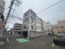 KMビルの外観