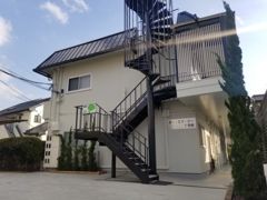 オーエフジイ1号館の外観画像