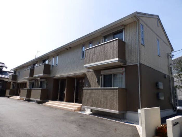 シャルマン岡田町の外観画像