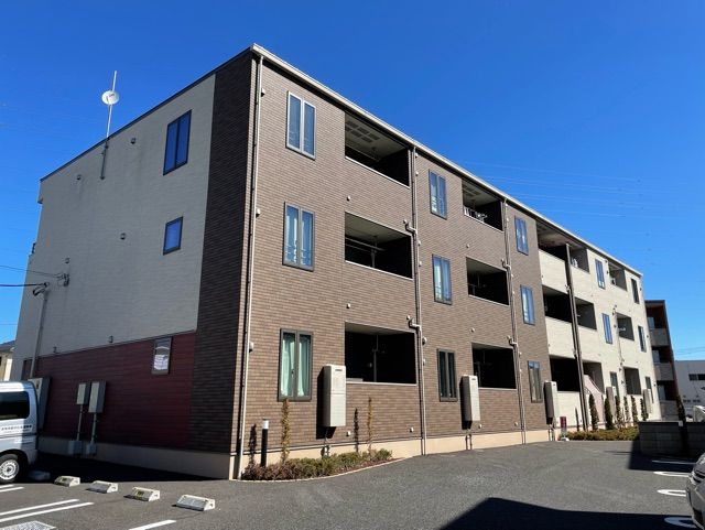 川越駅よりバス16分 徒歩5分 築6年11ヶ月 3階建の賃貸物件