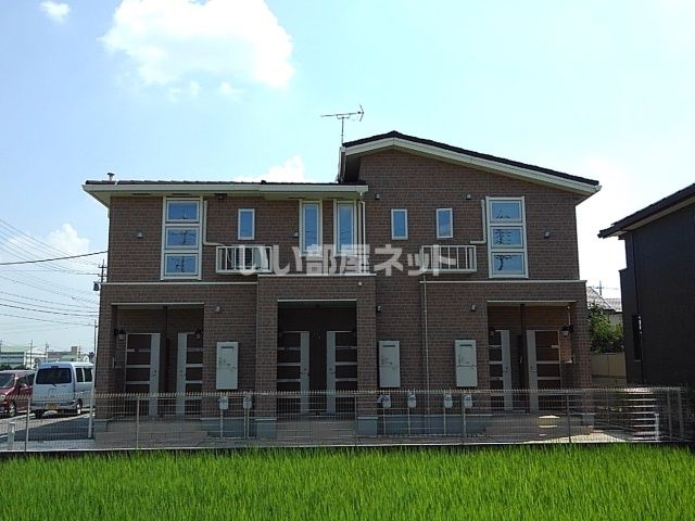 西春駅よりバス14分 徒歩1分 築9年5ヶ月 2階建の賃貸物件