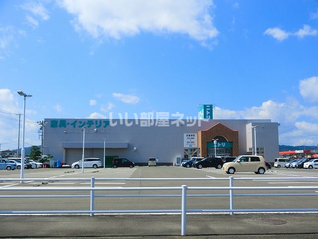 近くの施設まで870m（徒歩11分）