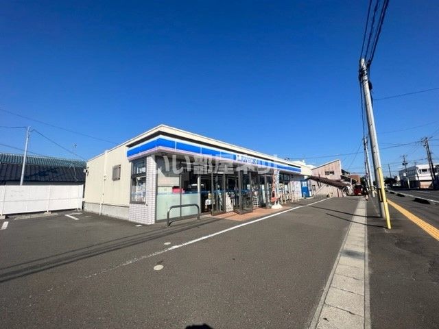 近くのコンビニまで272m（徒歩4分）