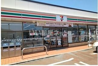 近くのセブンイレブン館町南店まで409m（徒歩6分）