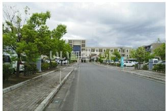 近くの公立高畠病院まで1,152m（徒歩15分）