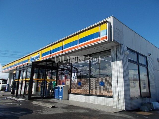 近くのコンビニまで941m（徒歩12分）