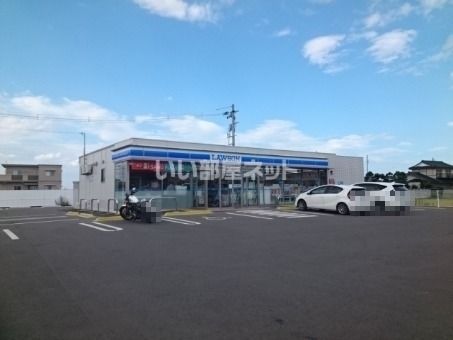 近くのコンビニまで597m（徒歩8分）
