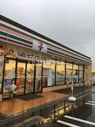 近くのコンビニまで1,388m（徒歩18分）