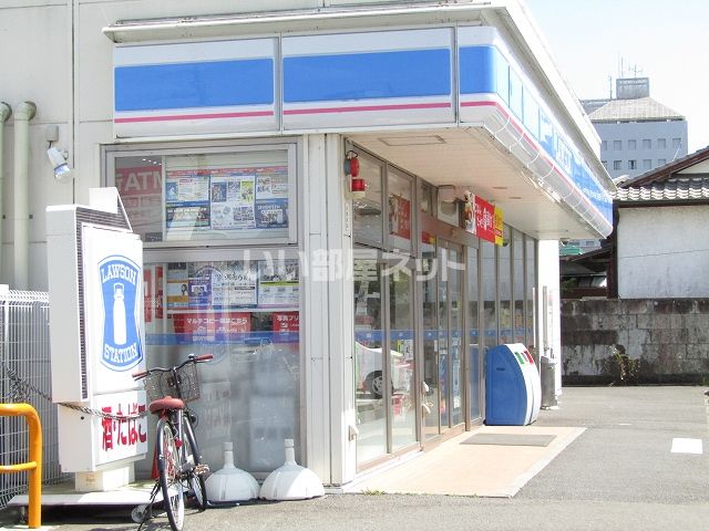 近くのコンビニまで6m（徒歩1分）