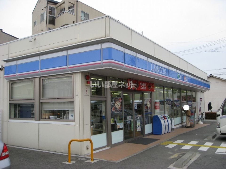 近くのコンビニまで756m（徒歩10分）