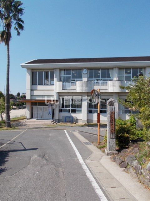 近くの小学校まで1,492m（徒歩19分）