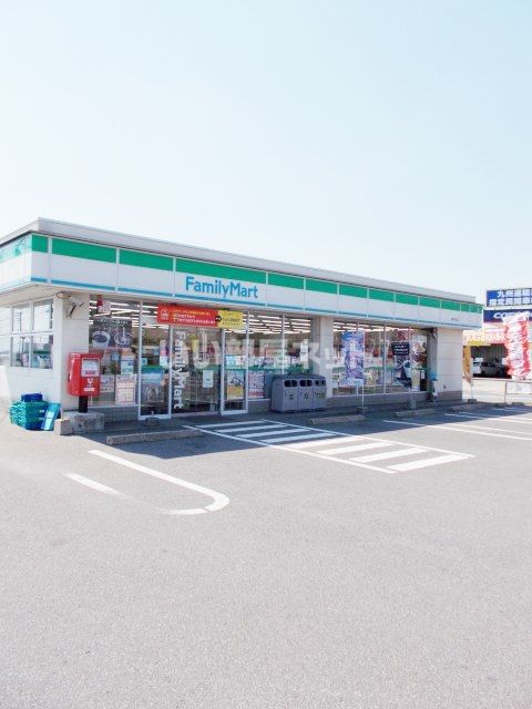 近くのファミリーマート松原本町店まで814m（徒歩11分）