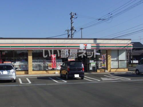 近くのコンビニまで428m（徒歩6分）