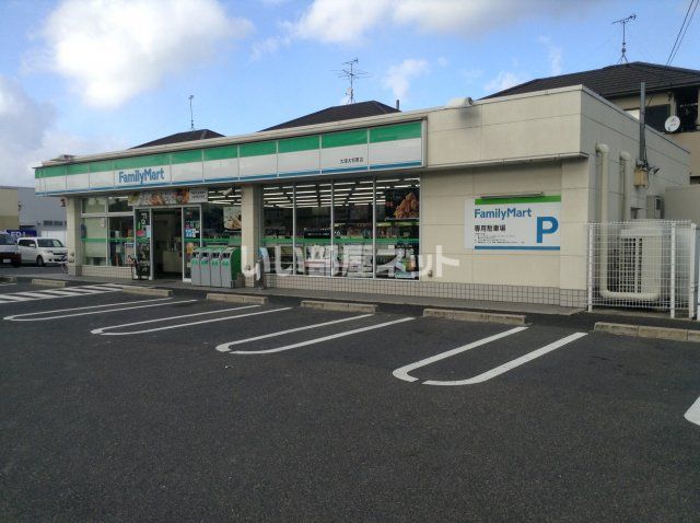 近くのコンビニまで688m（徒歩9分）