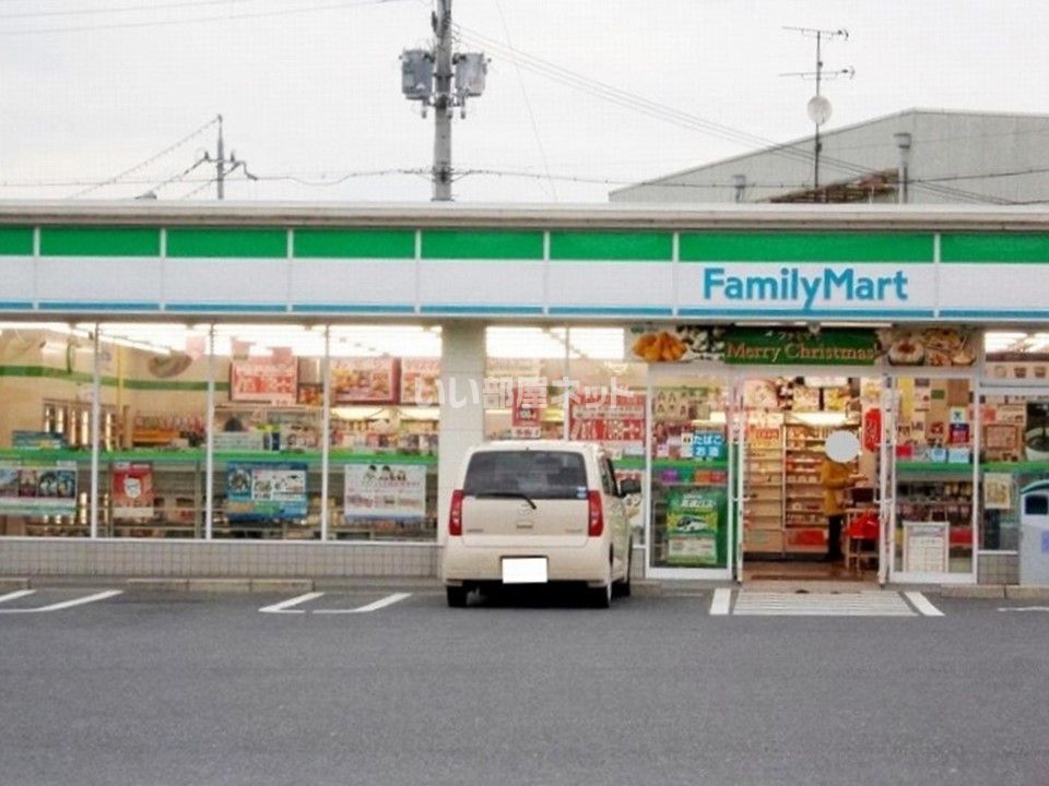 近くのコンビニまで118m（徒歩2分）