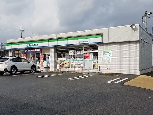 近くのコンビニまで600m（徒歩8分）