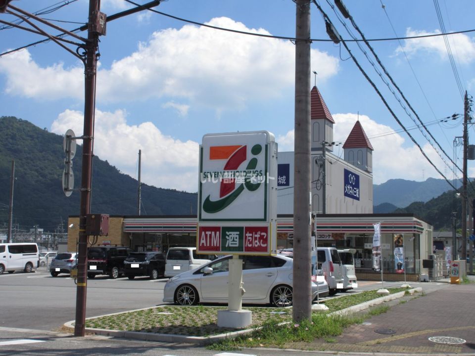 近くのコンビニまで1,484m（徒歩19分）