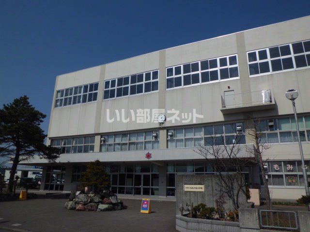 近くのもみじの丘小学校まで349m（徒歩5分）