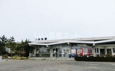近くの施設まで825m（徒歩11分）