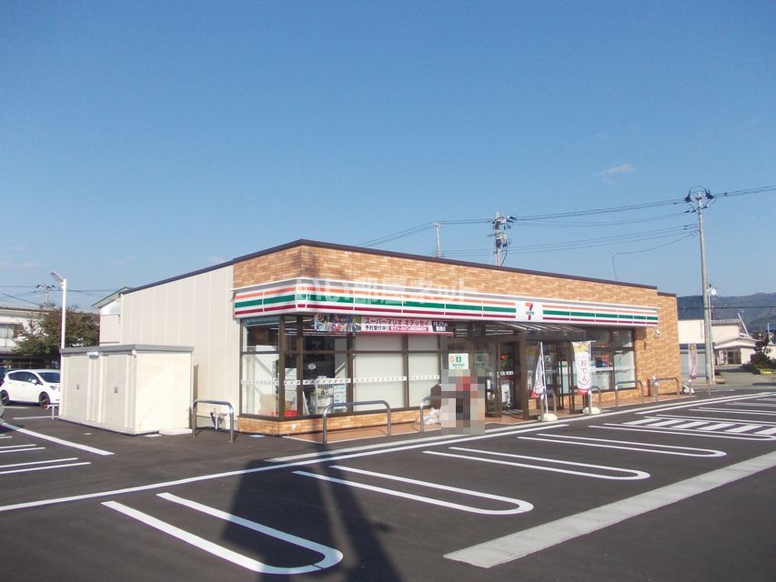 近くのセブンイレブン 横手上真山店まで500m（徒歩7分）