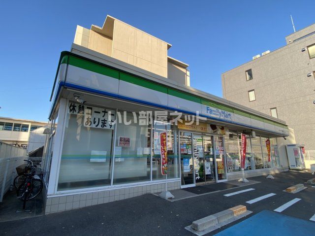 近くのコンビニまで1,002m（徒歩13分）