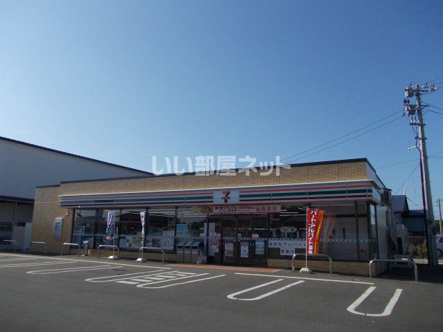 近くのコンビニまで965m（徒歩13分）