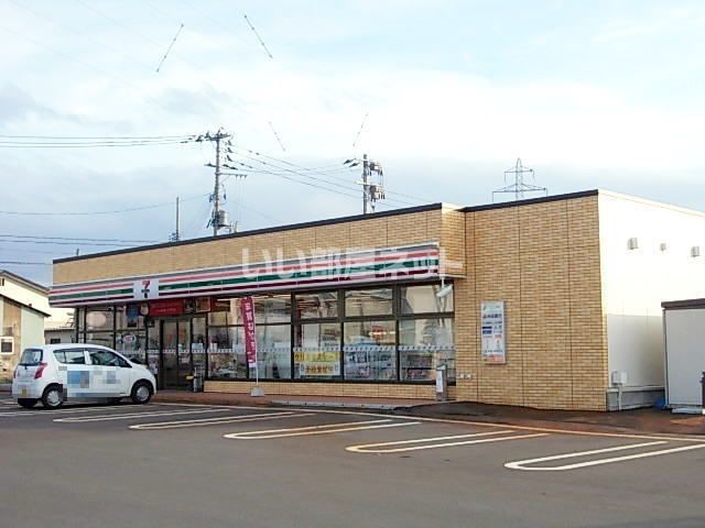 近くのコンビニまで500m（徒歩7分）