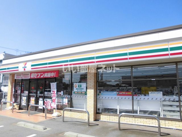 近くのコンビニまで238m（徒歩3分）