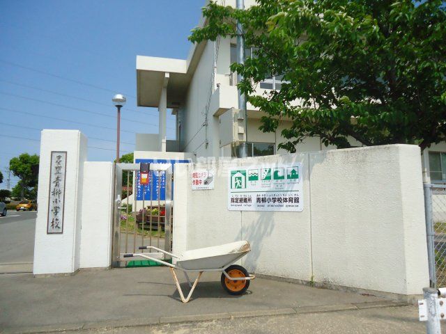 近くの小学校まで2,724m（徒歩35分）