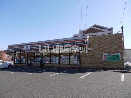 近くのコンビニまで1,187m（徒歩15分）