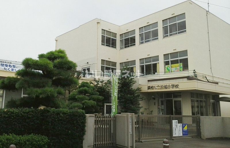 近くの小学校まで1,288m（徒歩17分）