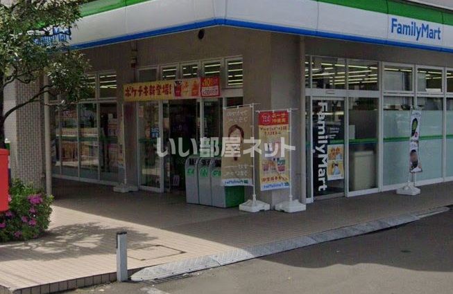 近くのコンビニまで628m（徒歩8分）