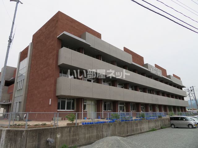 近くの小学校まで1,098m（徒歩14分）