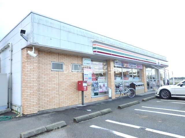近くのセブンイレブン徳前店まで304m（徒歩4分）