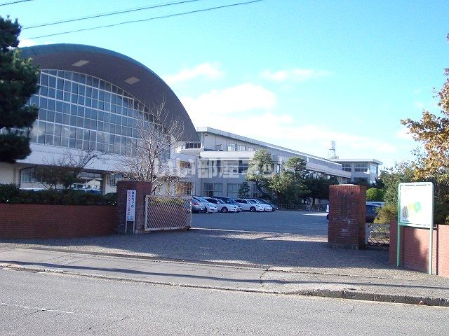 近くの羽咋小学校まで332m（徒歩5分）