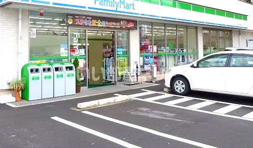 近くのファミリーマート高浜店まで829m(徒歩11分)