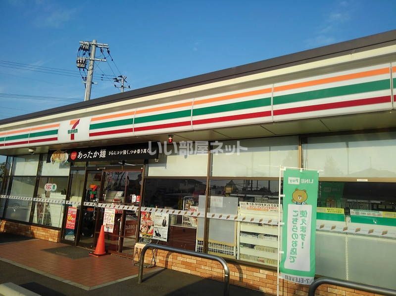 近くのコンビニまで1,194m（徒歩15分）